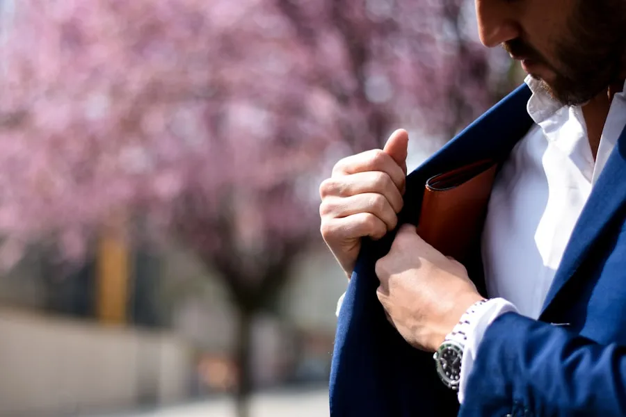 Photo "10 tips to reinvent your masculine outfits with accessories"