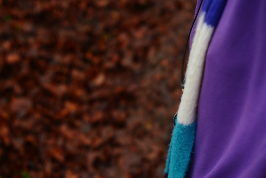 Transformarea rapidă a unei ținute de birou într-una de cocktail