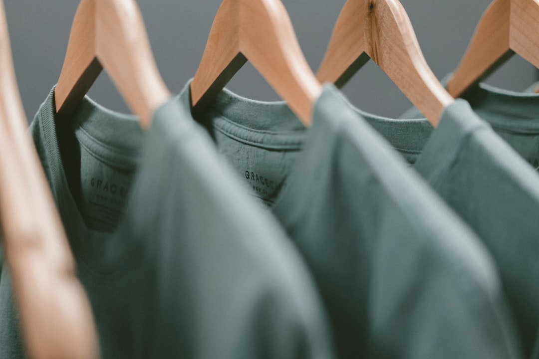 Totul despre Fast Fashion vs. Slow Fashion